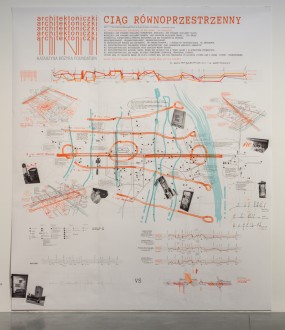 Na schemat Warszawy w formie linii i okręgów został naniesiony pomarańczowym flamastrem graficzny zapis odczuć pieszego idącego przez Aleje Jerozolimskie.